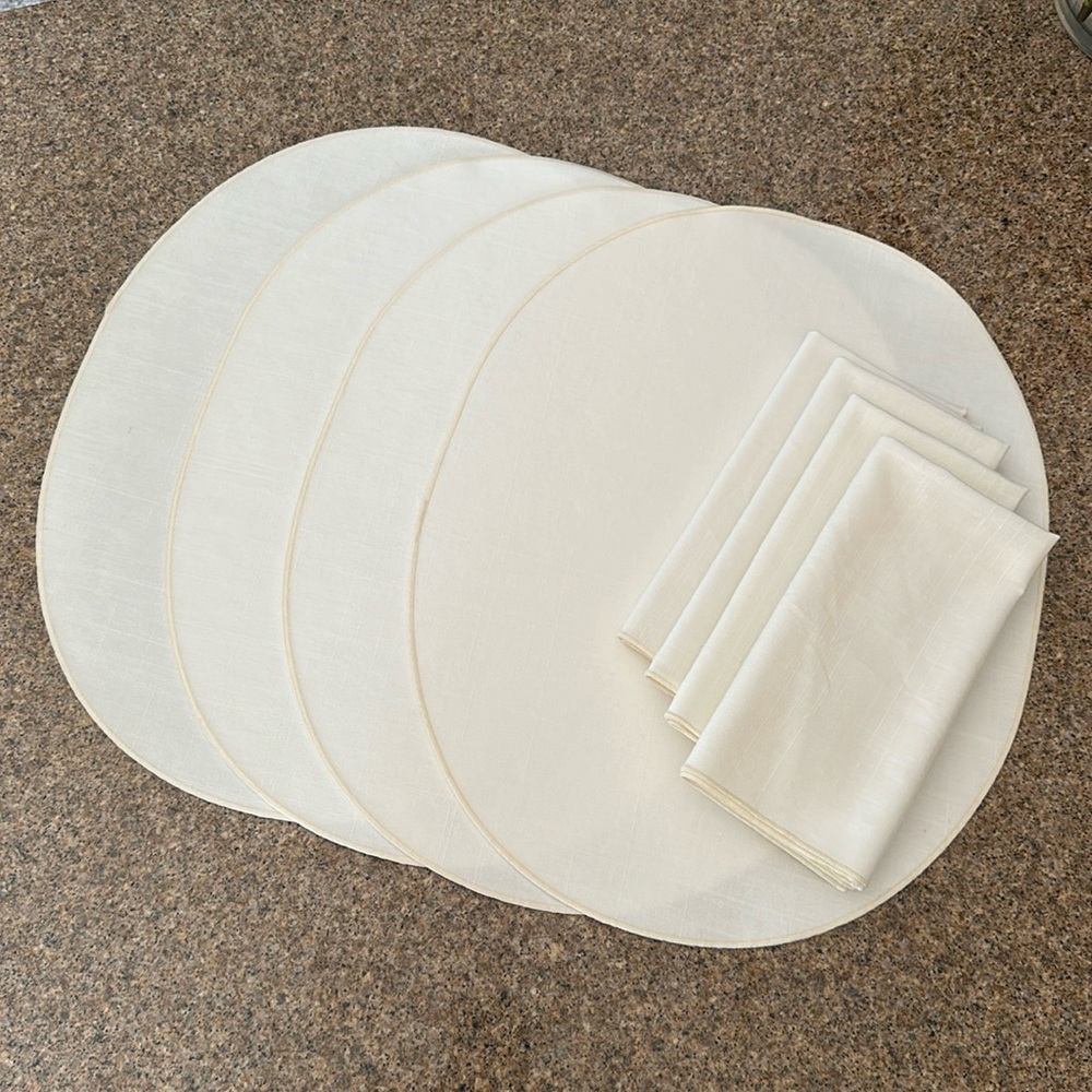 Oval Place Mats + Matching Napkins